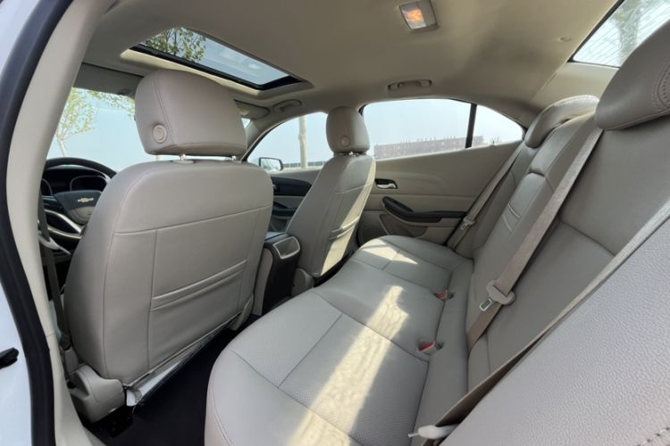 Used Chevrolet Malibu 2014 2.0L Automatic Comfort Edition Interior 2