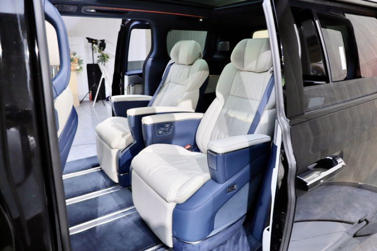 Used Zeekr 009 2024 7-Seater Walk-Through Version Four-Wheel Drive 108 kWh Interior 2