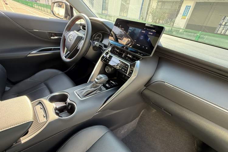 Used Toyota Harrier 2023 2.0L CVT Two-Wheel Drive Deluxe Edition
