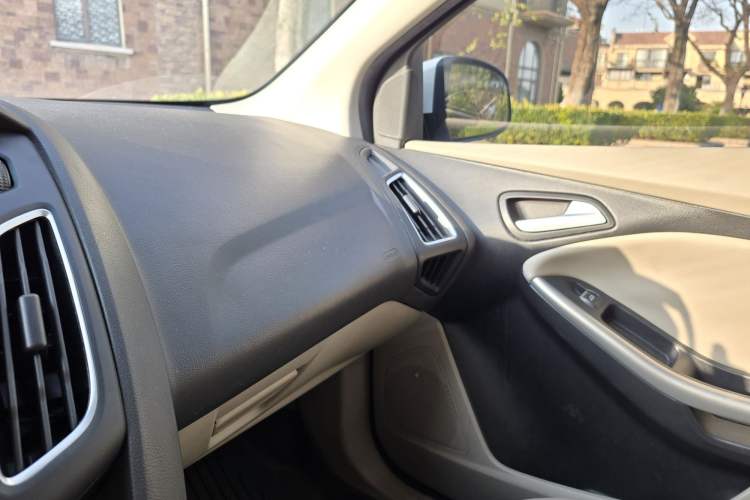 Used Ford Focus 2015 Sedan EcoBoost 180 Automatic Flagship Model