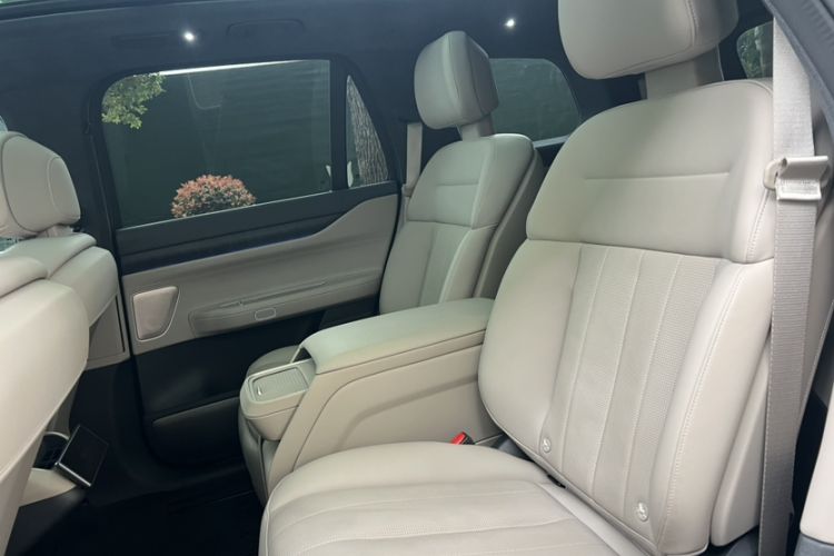 Used Nio ES8 2024 75 kWh Executive Edition Interior 5