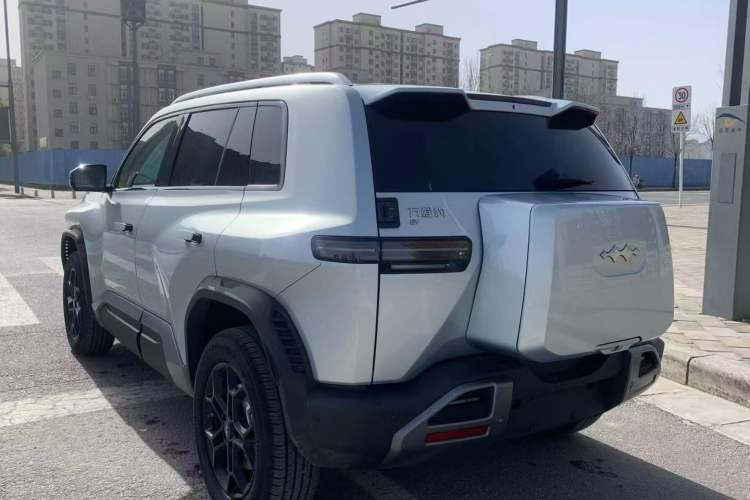 Used Formula Leopard Titanium 3 2025 501 km Range Rear-Wheel Drive Intelligent Driving Max Edition