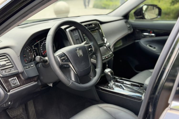 Used Toyota Crown 2015 2.0T Fashion Edition
