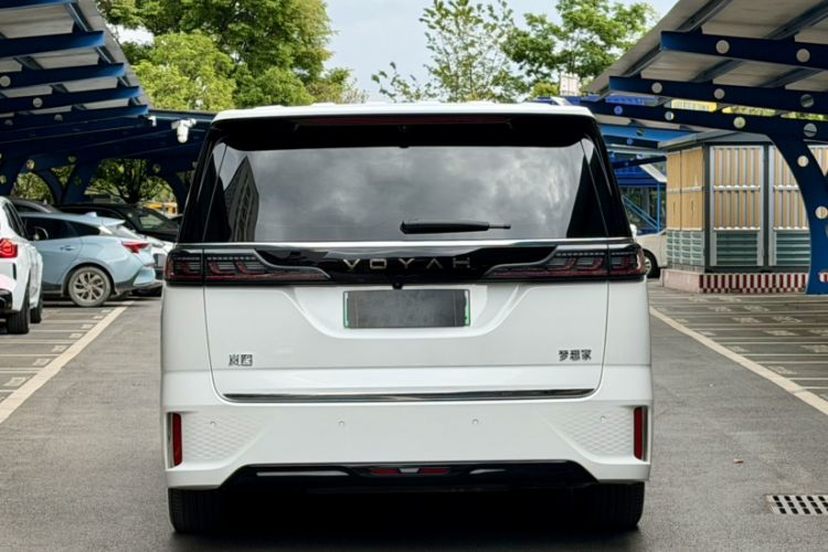 Used VOYAH Dream 2025 PHEV Four-Wheel Drive Excellence Qiankun Edition
