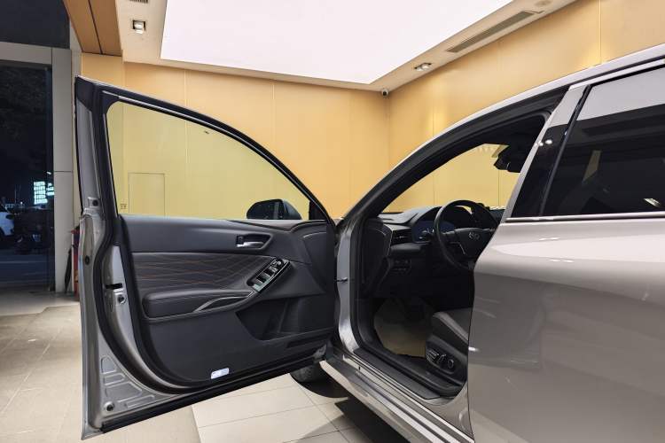 Used Toyota Avalon 2024 Dual-Motor 2.0L Luxury Edition