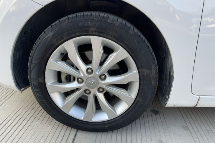 Used Hyundai Elantra (5th Generation / Langdong) 2016 1.6L Automatic Smart Version
