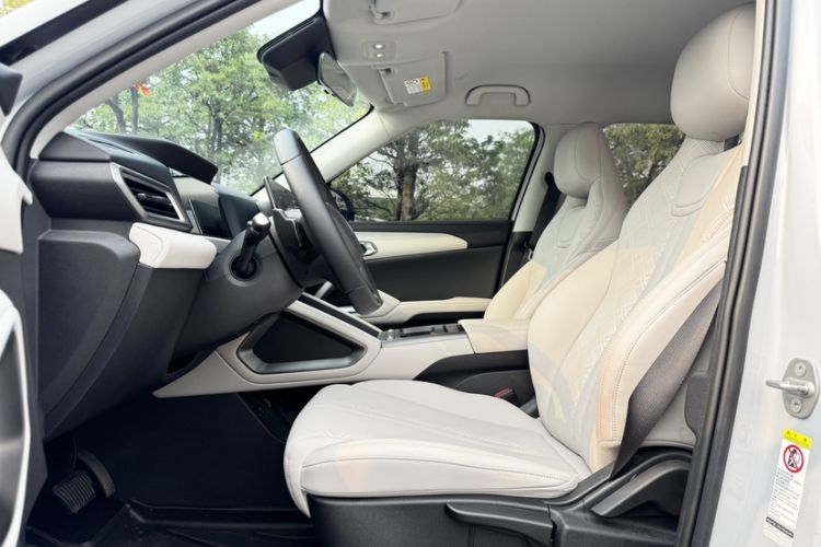 Used BYD Yuan UP 2025 Intelligent Driving Version 401 KM Dynamic Edition Left Front Seat