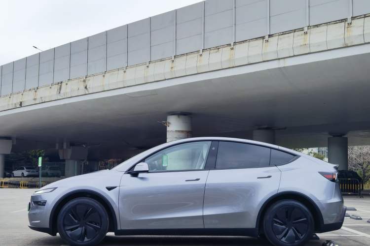 Used Tesla Model Y 2025 Rear-Wheel-Drive Version