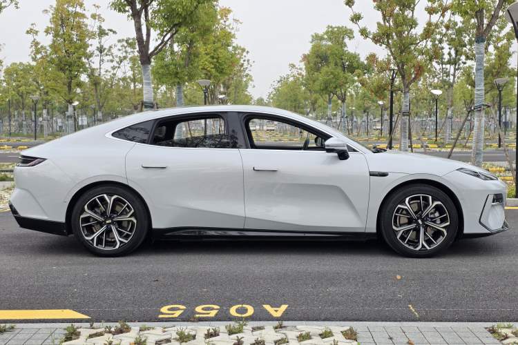 Used Geely Galaxy E8 2025 575 km Exploration Intelligent Driving Edition
