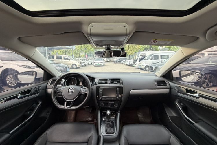 Used Volkswagen Sagitar 2018 1.6L Automatic Comfort Model Interior 1