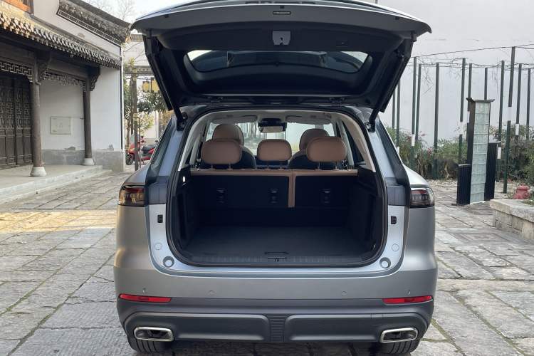 Used Chery Tiggo 8 L 2024 2.0T Two-Wheel Drive Prestige Version 5 Seats
