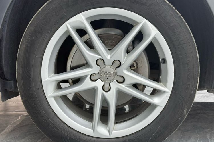 Used Audi Q5 2017 Plus 40 TFSI Comfort Model Exterior 6