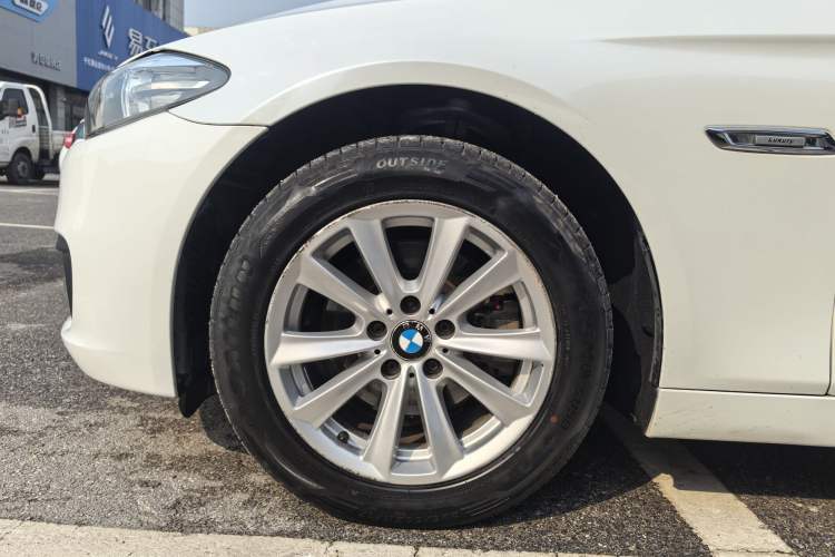 Used BMW 5 Series 2014 520Li Elegant Model
