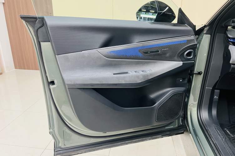 Used Lynk & Co 08 EM-P 2023 220km All-Wheel-Drive Performance Halo
