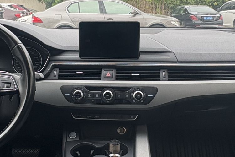 Used Audi A4L 2017 40 TFSI Ambition Edition
