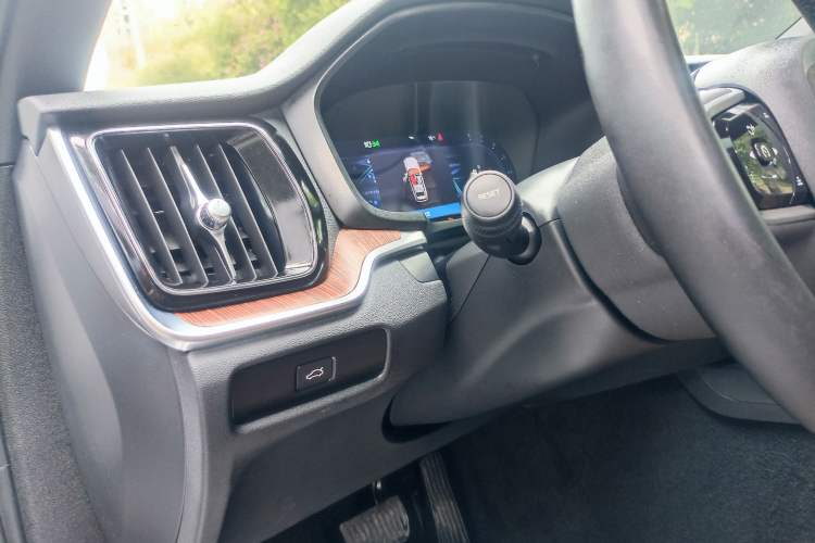 Used Volvo V60 2024 B5 Zhiyuan Luxury Edition
