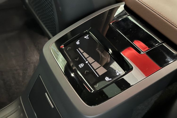 Used Volvo S90 New Energy 2025 Plug-in Hybrid Four-Wheel Drive Long-Range Luxury Smart Edition Interior 9