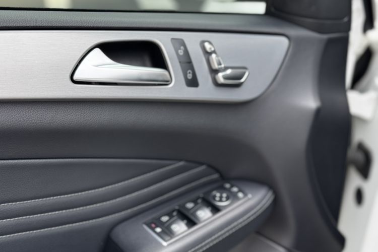 Used Mercedes-Benz GLE Coupe 2018 GLE 400 4MATIC Coupe SUV Interior 9