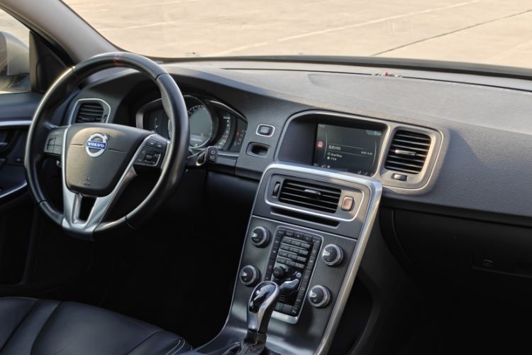 Used Volvo V60 2015 T5 Zhiya Edition
