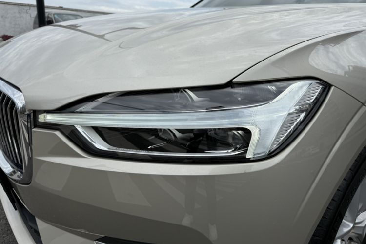 Used Volvo XC60 2021 T5 4x4 Smart Luxury Edition Exterior 5