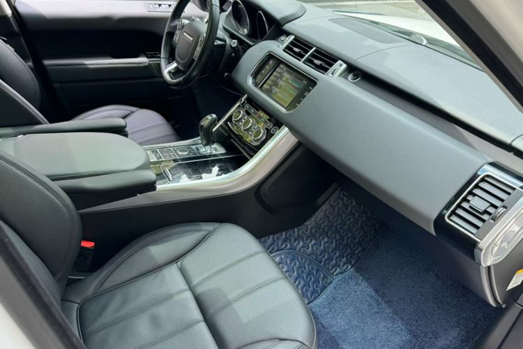 Used Land Rover Range Sport 2015 3.0 SC V6 HSE Interior 4