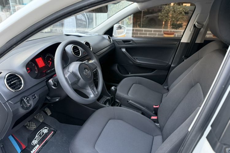 Used Volkswagen Jetta 2015 Zhuihui Edition 1.4L Manual Fashion Model
