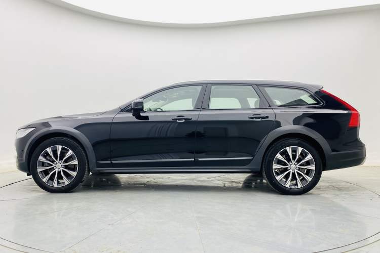 Used Volvo V90 2017 Cross Country T5 AWD Smart Range Edition Exterior 4