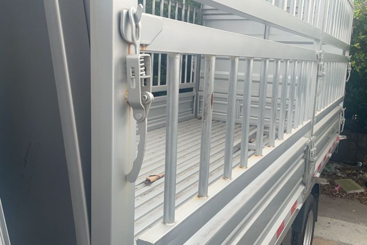 Used CHANGAN KUAYUE Wang X3 EV 2025 Model Luxury Single-Row Cage Transport Truck Exterior 4