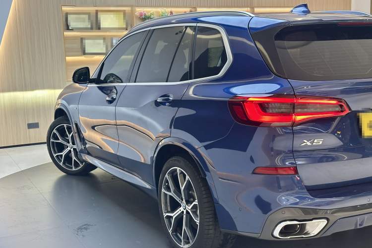 Used BMW X5 2019 xDrive40i Luxury Model with M Sport Package
