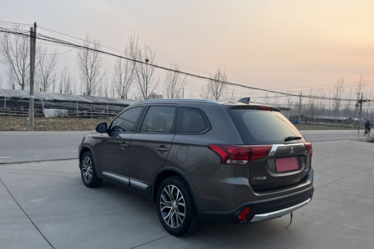 Used Mitsubishi Outlander 2018 2.0L Two-Wheel Drive Glory Edition 5 Seats