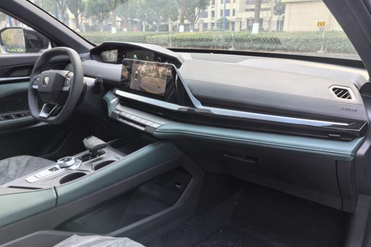 Used Changan UNI-V iDD 2024 Blue Whale Smart Electric iDD 136km Smart & Fun Model