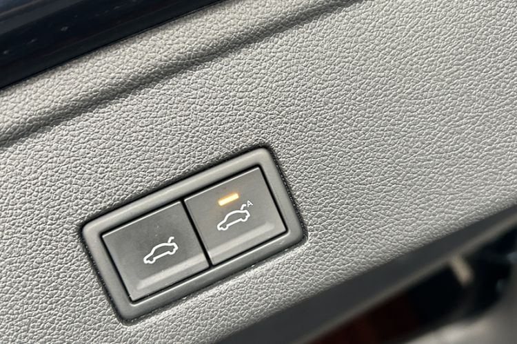 Used Volkswagen Touareg 2020 3.0 TSI Luxury Edition China VI Interior 1