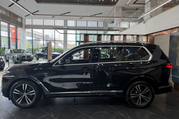 Used BMW X7 2024 xDrive40i Luxury M Sport Package Exterior 2