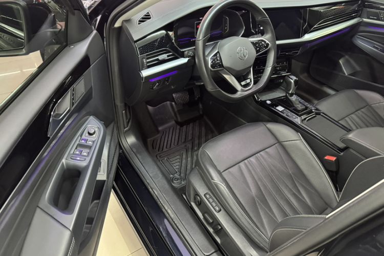 Used Volkswagen Passat 2023 380TSI Flagship Edition Interior 4