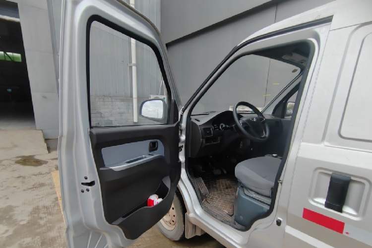 Used Wuling Rongguang EV 2023 Base Model Enclosed-Window Vehicle with 2 Seats Powered by Huating Battery