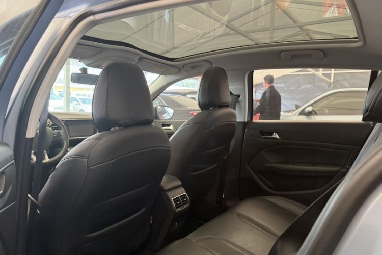 Used Peugeot 308S 2015 1.6T Automatic Jingchi Edition Interior 4