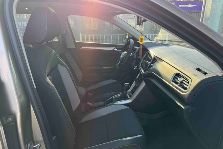 Used Volkswagen T-ROC 2018 230TSI DSG Two-Wheel Drive Advanced Version China VI Standard Right Front Seat