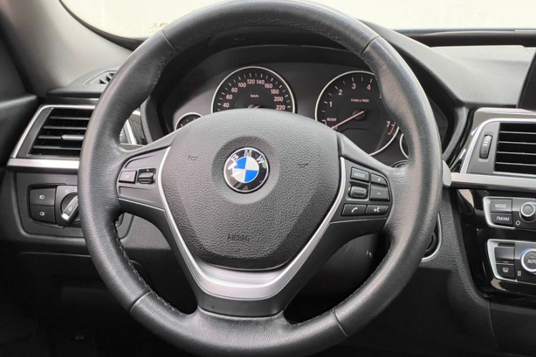 Used BMW 3 Series GT 2019 320i Sport Edition Interior 3