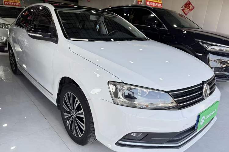 Used Volkswagen Sagitar 2017 230TSI Automatic Comfort Version