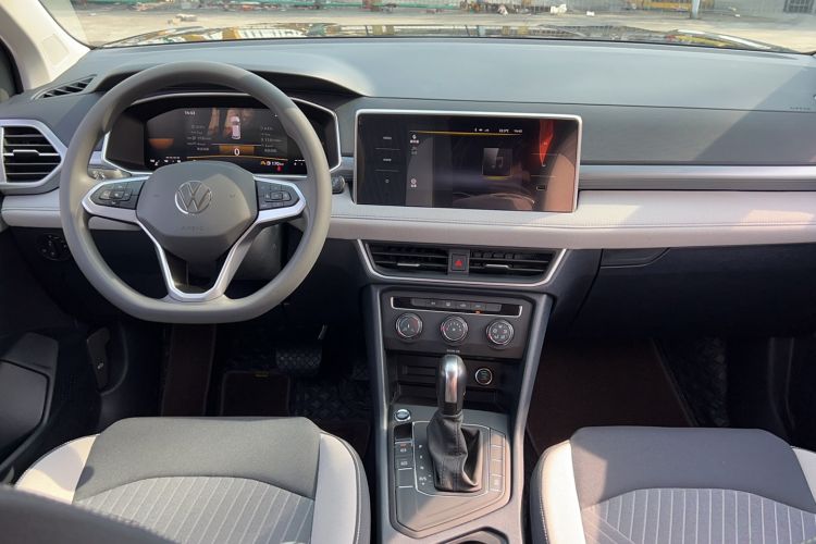 Used Volkswagen Tharu 2024 300TSI Two-Wheel-Drive Crescent Edition Center Console