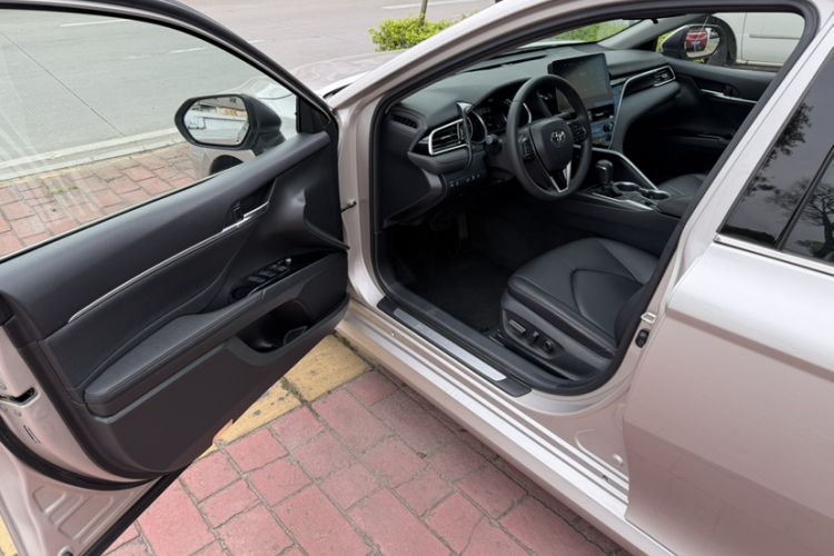 Used Toyota Camry 2021 2.0G Luxury Edition
