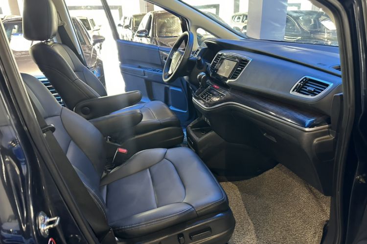 Used Honda Odyssey 2015 Updated Version 2.4L Smart Edition