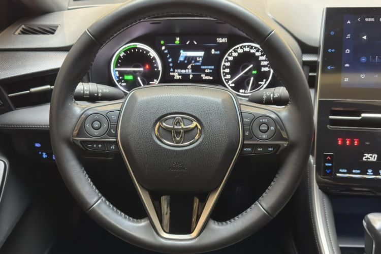 Used Toyota Avalon 2023 Dual-Engine 2.5L Luxury Edition Interior 11