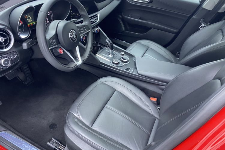 Used Alfa Romeo Giulia 2017 2.0T 200HP Luxury Edition
