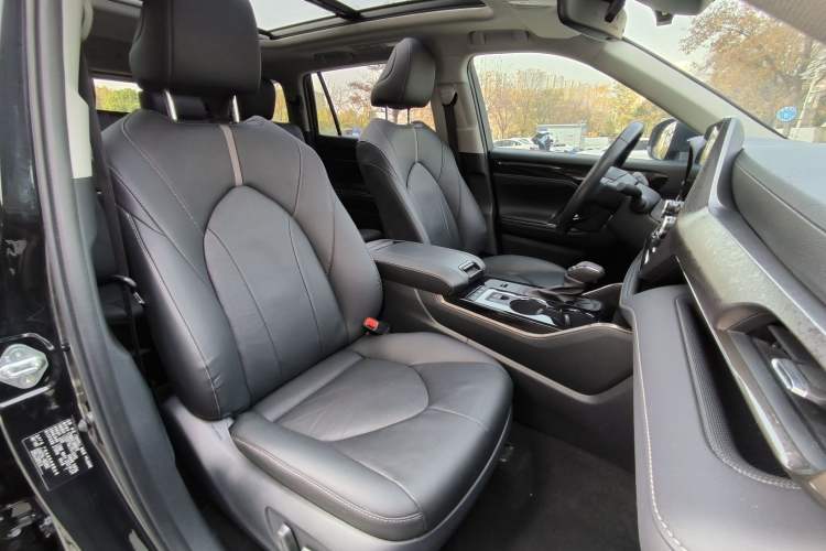 Used Toyota Highlander 2023 2.5L Smart Electric Hybrid Dual-Engine 4x4 Knight Edition 7 Seats
