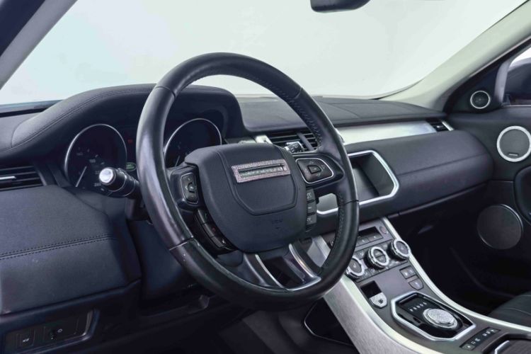 Used Land Rover Range Evoque 2018 240 PS SE Smart Brilliance Edition Interior 8