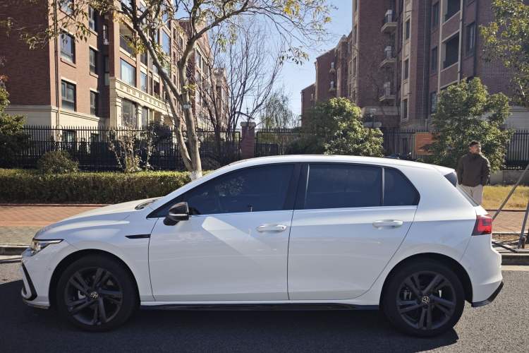 Used Volkswagen Golf 2023 Facelift 280TSI DSG R-Line Lite
