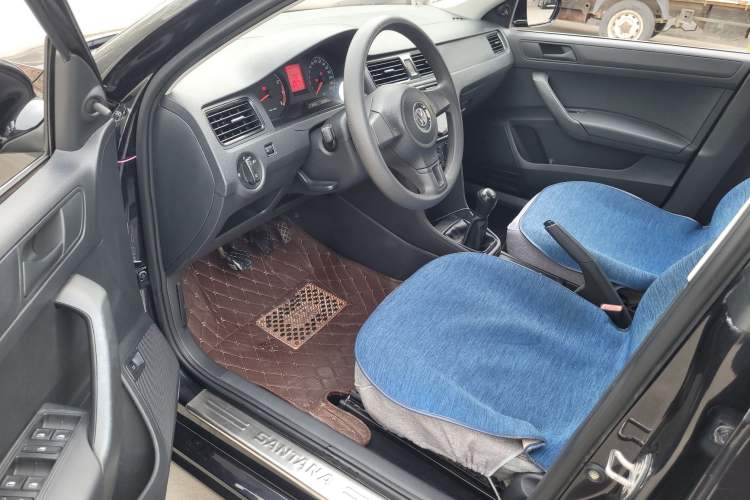 Used Volkswagen Santana 2015 1.6L Manual Fashion Edition Interior 3