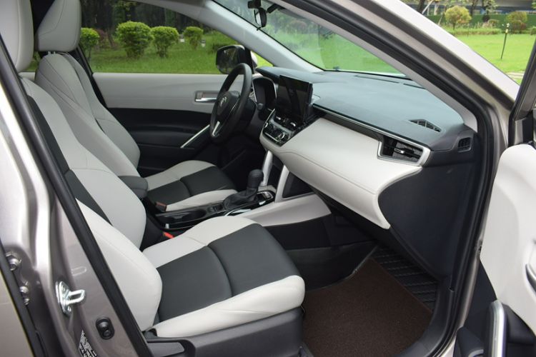 Used Toyota FRONTLANDER 2023 2.0L CVT Luxury Edition
