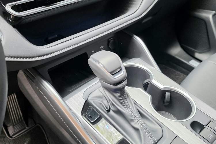 Used Toyota Crown Kluger 2026 Model 2.5L HEV All-Wheel-Drive Prestige Edition Gear Lever